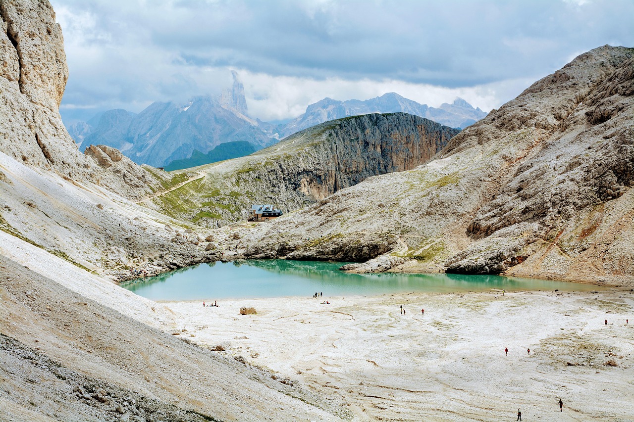 découvrez nos conseils et itinéraires pour des randonnées inoubliables en pleine nature. préparez-vous à explorer des paysages magnifiques et à vivre des aventures en plein air.