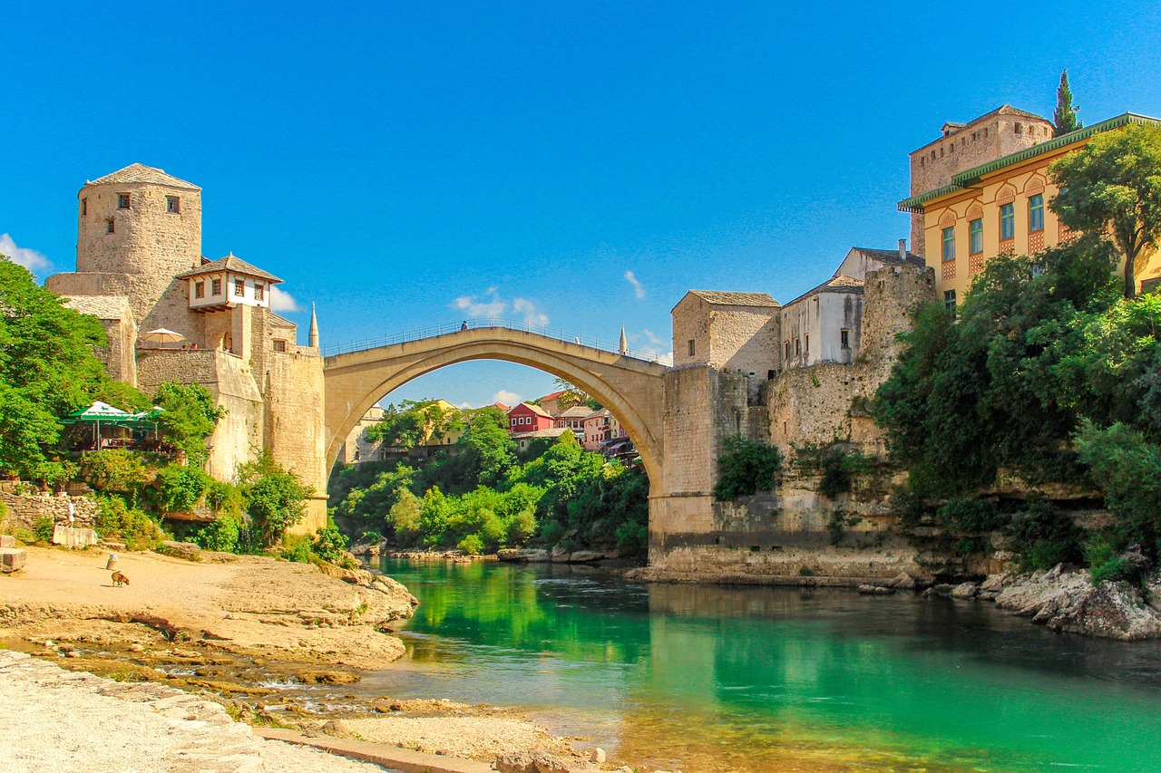 guide de voyage complet pour la bosnie-herzégovine : découvrez ses paysages magnifiques, sa riche histoire, sa culture authentique et les meilleures attractions à visiter.