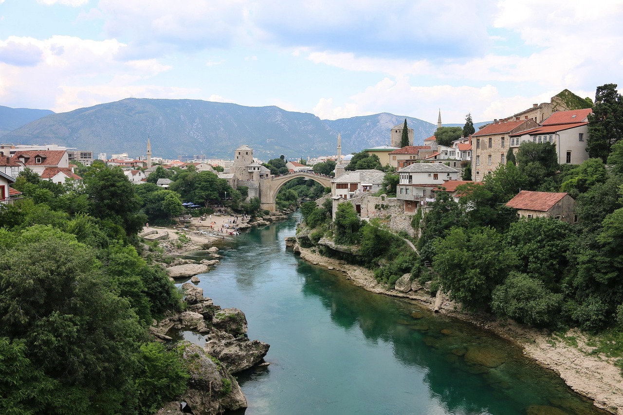 découvrez les principaux défis de sécurité en bosnie-herzégovine, incluant les aspects politiques, sociaux et économiques influençant la stabilité de la région.