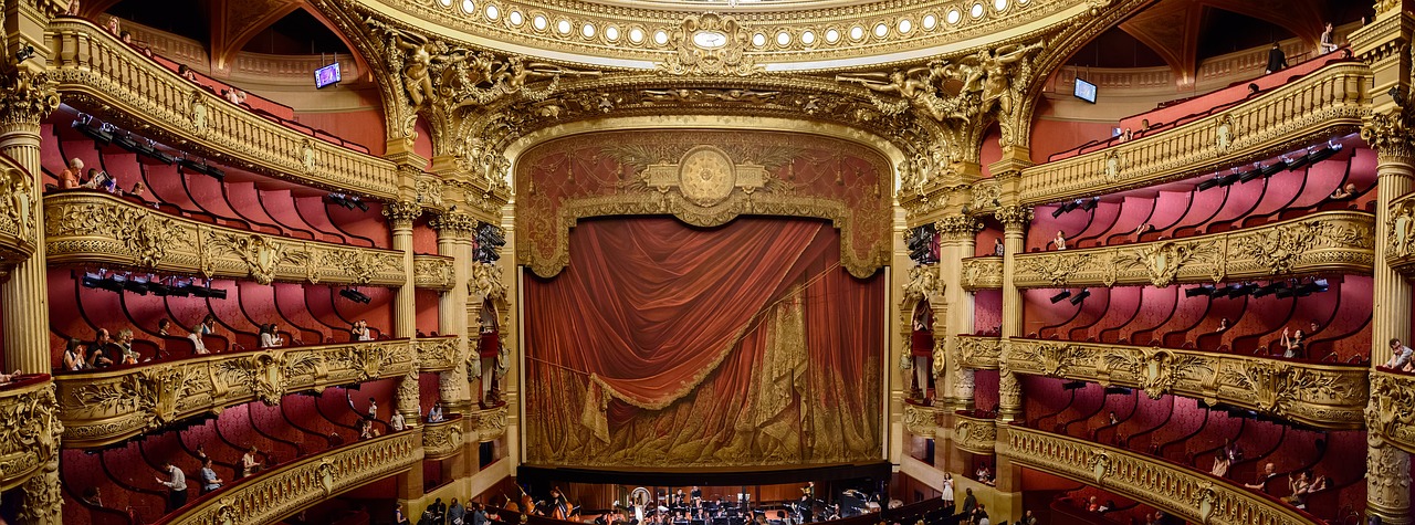 Le théâtre traditionnel : reflet de la culture locale