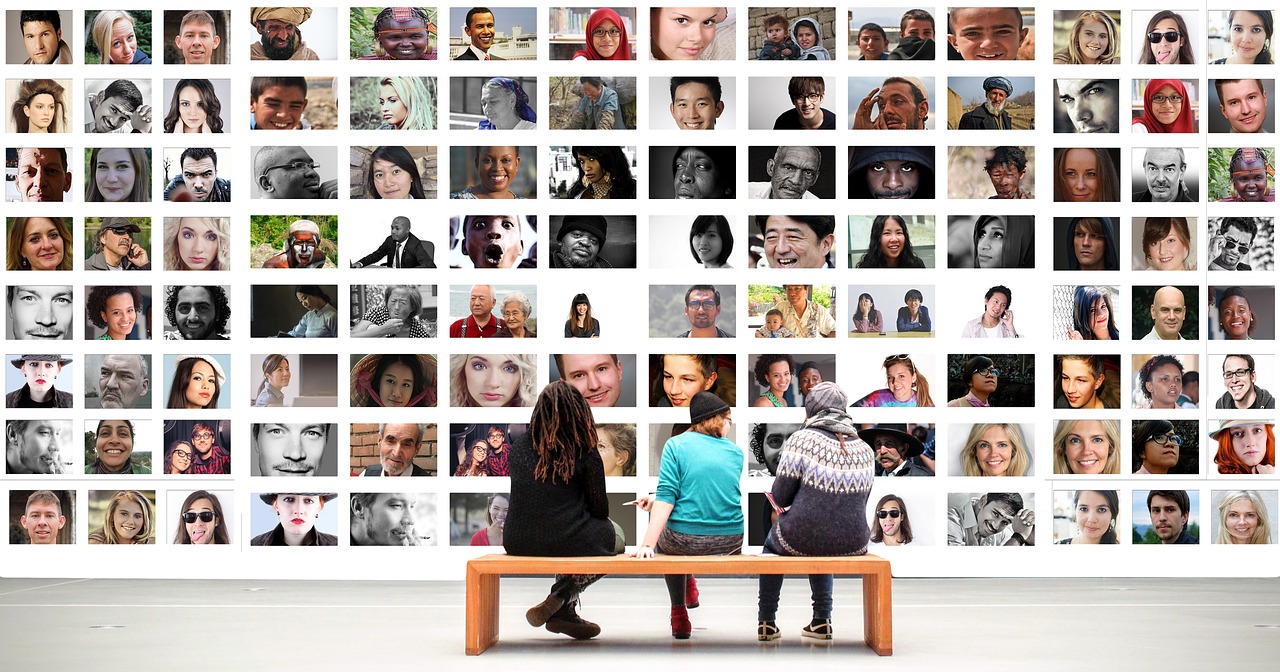 Une exposition photo saisissante : portraits d’amateurs dégustant des tartines de rillettes à la main